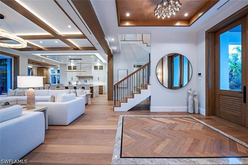 6 bedroom SingleFamilyResidence at 1544 3rd St S, Aqualane Shores, Naples — photo 3
