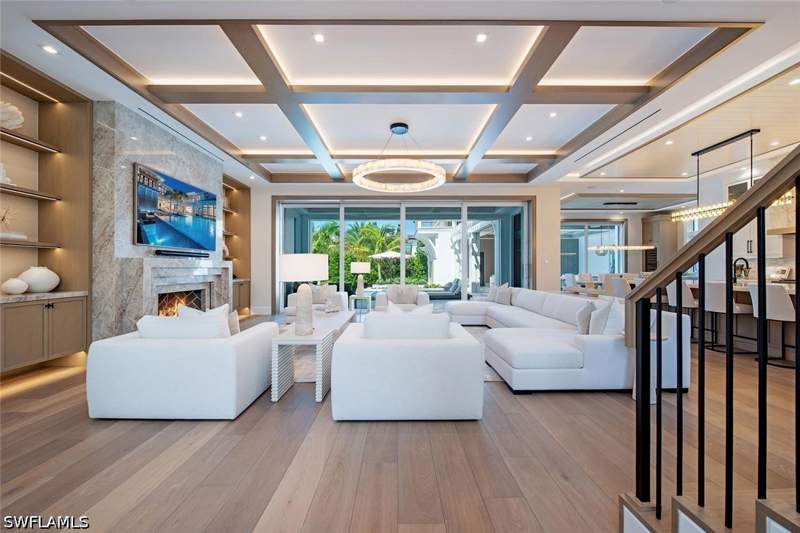 6 bedroom SingleFamilyResidence at 1544 3rd St S, Aqualane Shores, Naples — photo 4