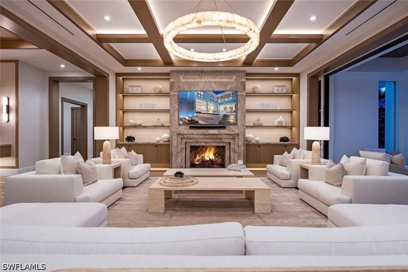 6 bedroom SingleFamilyResidence at 1544 3rd St S, Aqualane Shores, Naples — photo 5