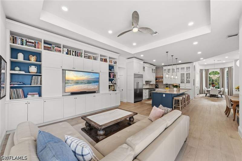 5 bedroom SingleFamilyResidence at 9235 The Ln, Quail Woods Estates, Naples — photo 4