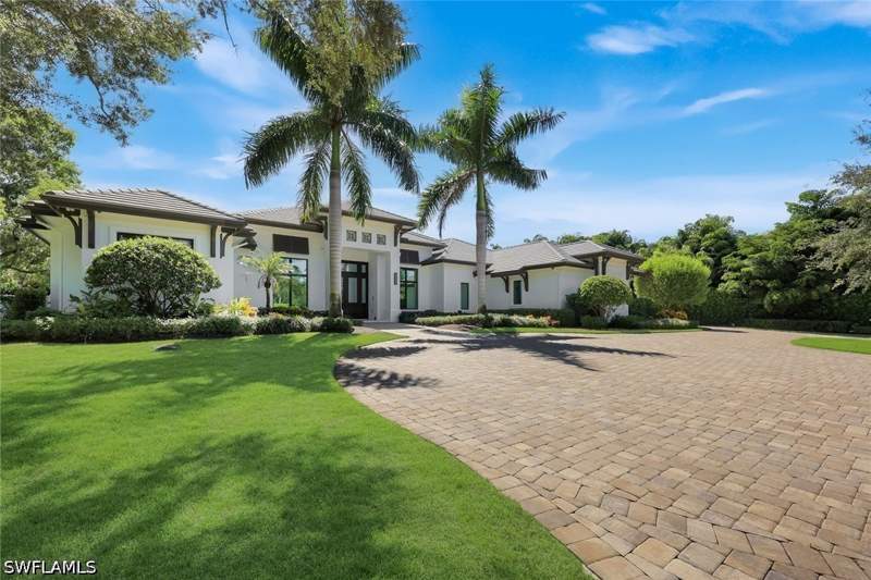 4 bedroom SingleFamilyResidence at 112 Hickory Rd, Pine Ridge, Naples — photo 2
