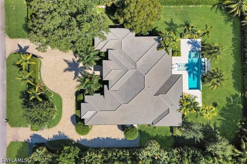 4 bedroom SingleFamilyResidence at 112 Hickory Rd, Pine Ridge, Naples — photo 5