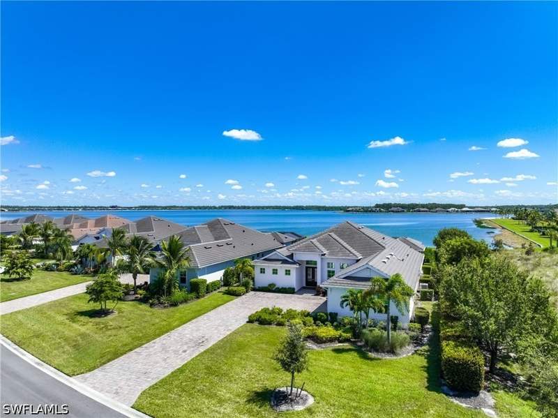 4 bedroom SingleFamilyResidence at 18789 Wildblue Blvd, Wildblue, Estero — photo 2