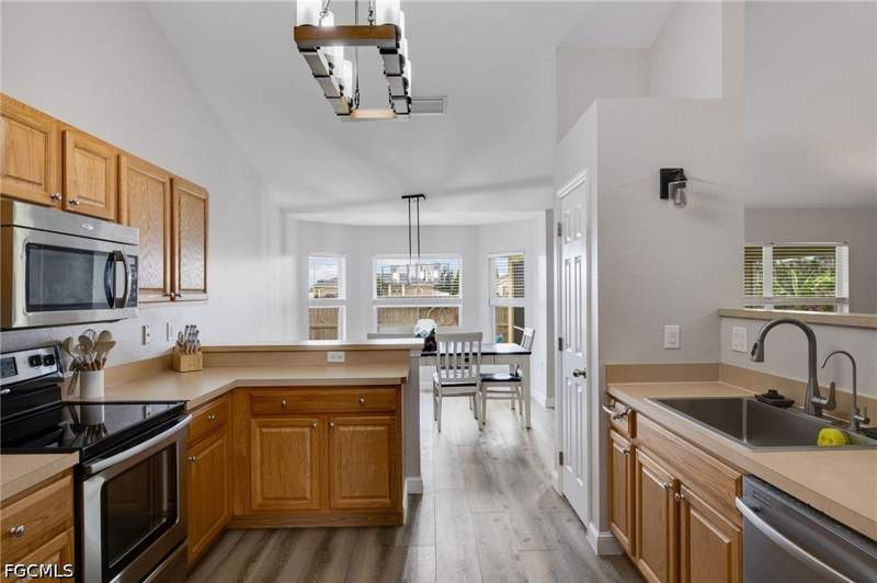 4 bedroom SingleFamilyResidence at 1732 NW 15th Ter, Cape Coral, Cape Coral — photo 4
