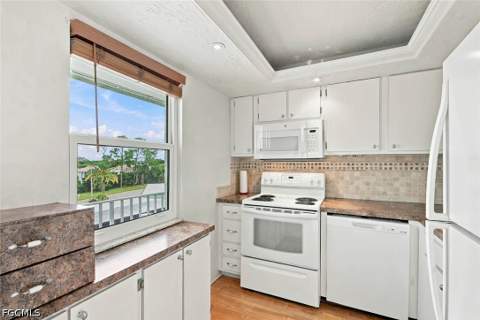 1580 Pine Valley Dr 405, Fort Myers FL - photo 8 of 25