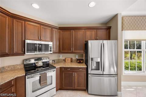 8074 Players Cove Dr 101, Naples FL - photo 10 of 31