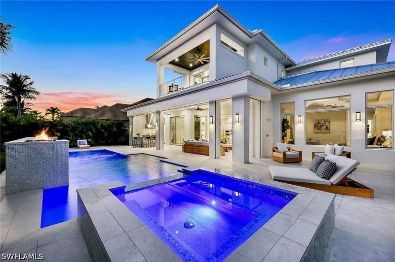 5 bedroom SingleFamilyResidence at 788 Riviera Dr, Moorings, Naples — photo 3