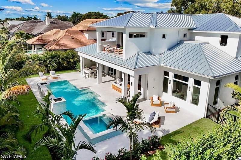 5 bedroom SingleFamilyResidence at 788 Riviera Dr, Moorings, Naples — photo 4