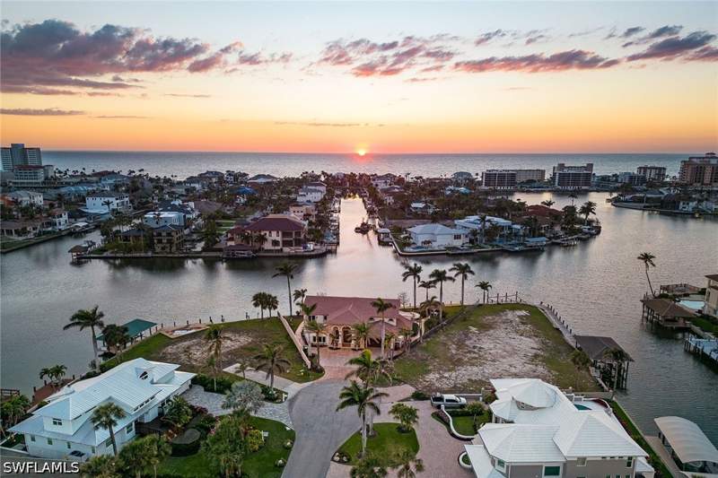 5 bedroom SingleFamilyResidence at 342 Germain Ave, Conners, Naples — photo 2