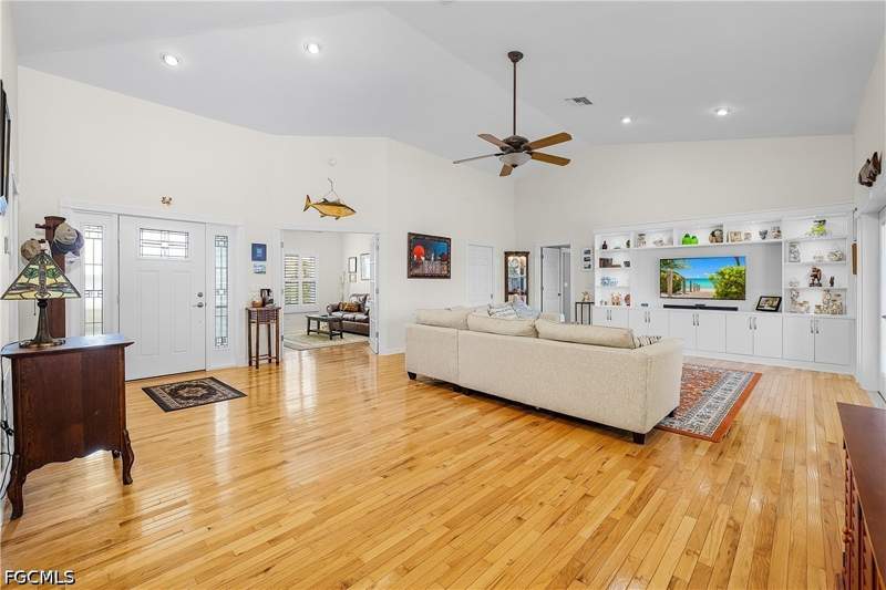 3 bedroom SingleFamilyResidence at 5207 Ann Arbor Dr, Charlotte Shores, Bokeelia — photo 4