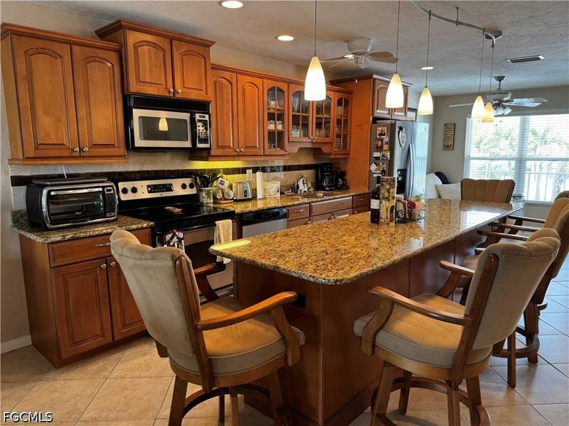 2 bedroom Condominium at 4417 Country Club Blvd B8, Manatee Bay Condo, Cape Coral — photo 4