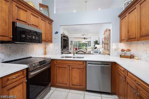 8069 San Vista Cir, Naples FL - photo 7 of 34