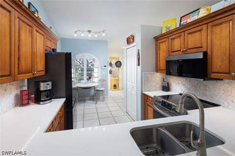 8069 San Vista Cir, Naples FL - photo 8 of 34