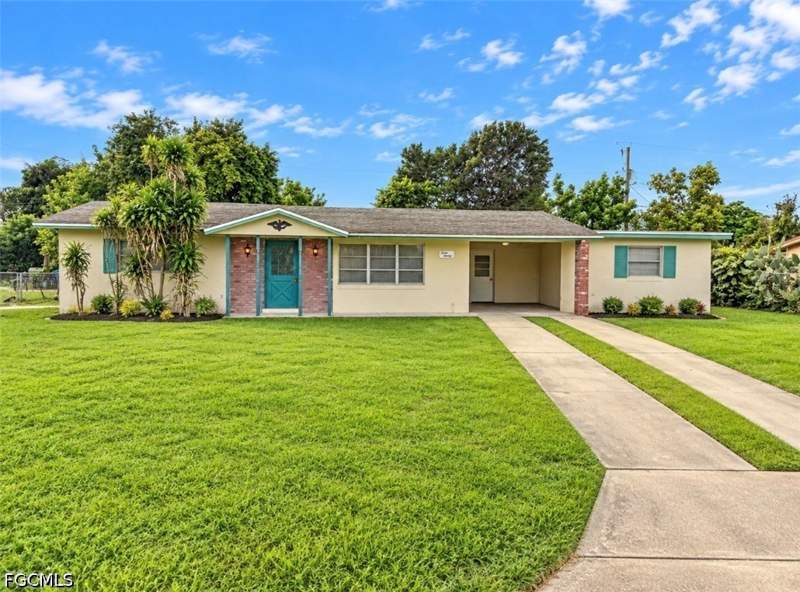 2 bedroom SingleFamilyResidence at 1220 Archdale St, Wedgewood, Lehigh Acres — photo 2