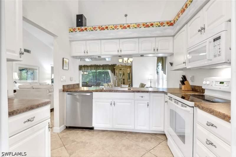3 bedroom SingleFamilyResidence at 237 Fox Den Cir, Foxmoor, Naples — photo 3