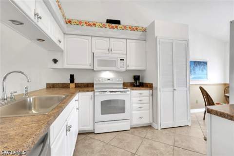 237 Fox Den Cir, Naples FL - photo 9 of 50