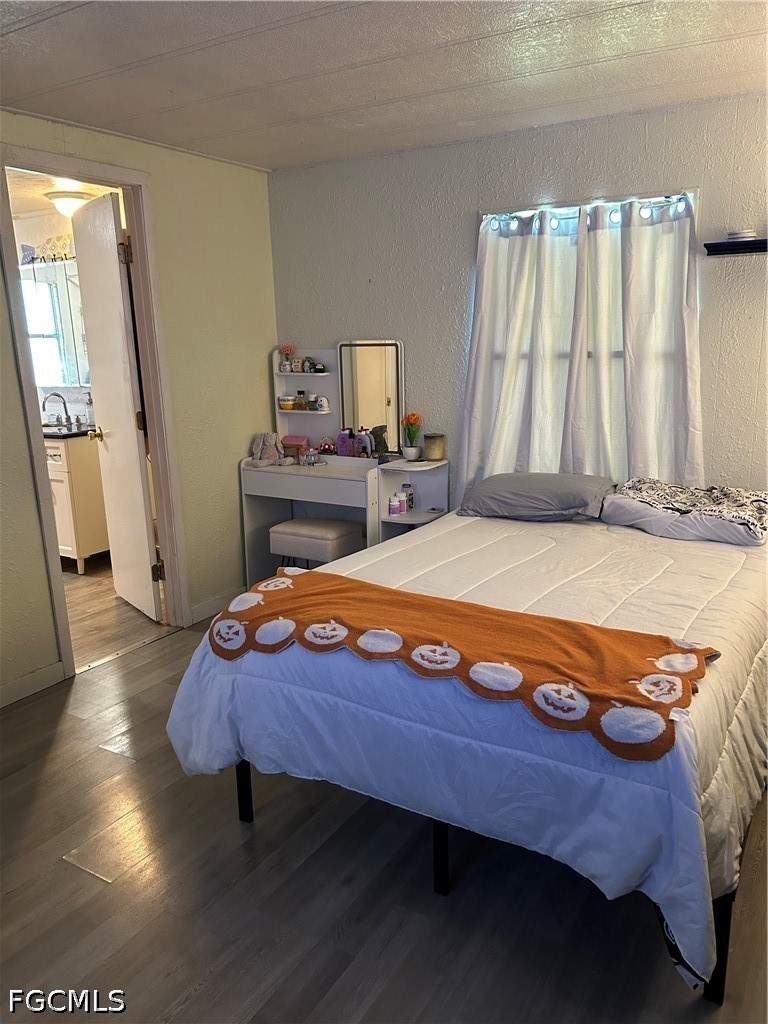 2 bedroom ManufacturedHome at 8065 Ebson Dr, Suncoast Estate, North Fort Myers — photo 4