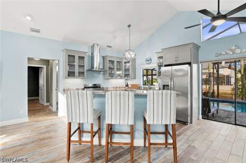 323 Washington Ct, Fort Myers Beach FL - photo 9 of 37