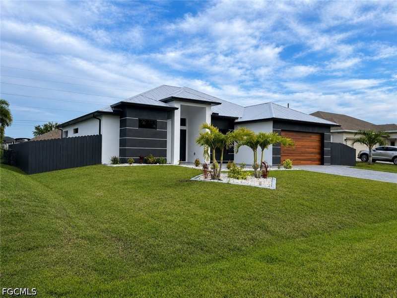 4 bedroom SingleFamilyResidence at 304 NW 1st Ter, Cape Coral, Cape Coral — photo 1