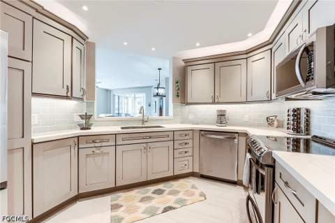 4183 Bay Beach Ln 375, Fort Myers Beach FL - photo 6 of 49