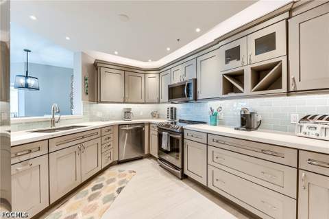4183 Bay Beach Ln 375, Fort Myers Beach FL - photo 7 of 49