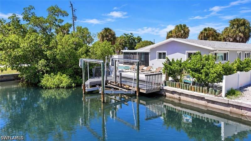 4 bedroom SingleFamilyResidence at 310 Madison Ct, Shell Mound Park, Fort Myers Beach — photo 3