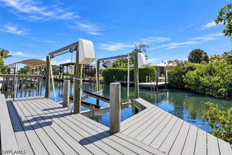 4 bedroom SingleFamilyResidence at 310 Madison Ct, Shell Mound Park, Fort Myers Beach — photo 4