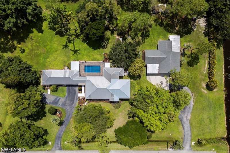 5 bedroom SingleFamilyResidence at 6460 Hidden Oaks Ln, Oakes Estates, Naples — photo 1