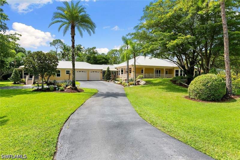 5 bedroom SingleFamilyResidence at 6460 Hidden Oaks Ln, Oakes Estates, Naples — photo 2