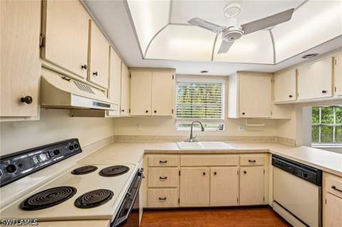 315 Saint Andrews Blvd D5, Naples FL - photo 6 of 38