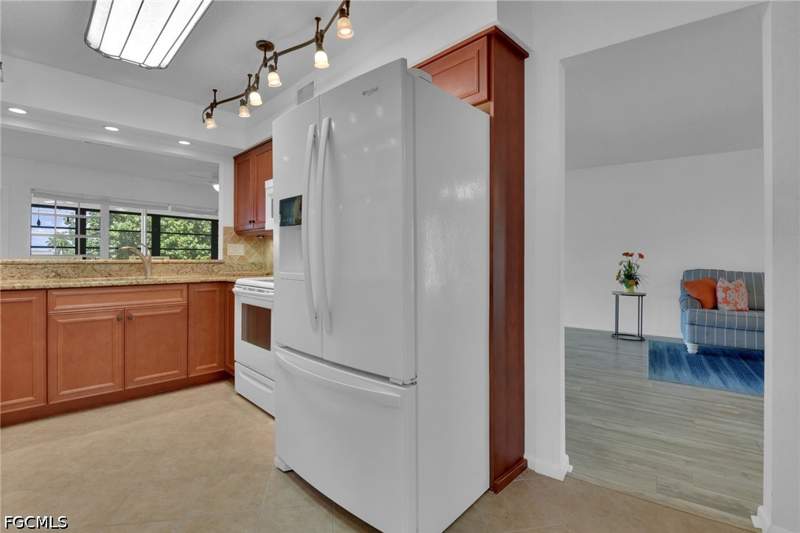 3 bedroom Attached at 1381 N Brandywine Cir, Brandywine, Fort Myers — photo 5