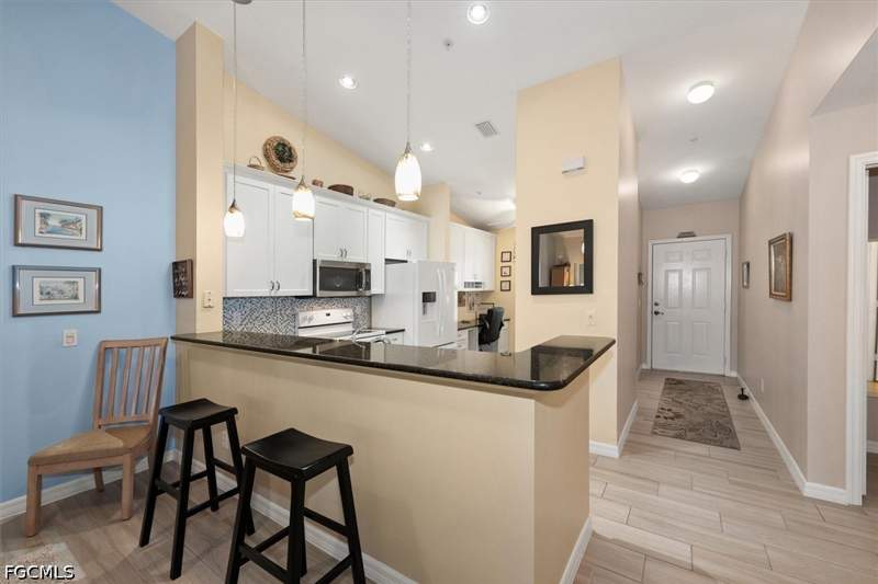 2 bedroom Condominium at 4017 Palm Tree Blvd 406, Clubhouse Villas, Cape Coral — photo 4