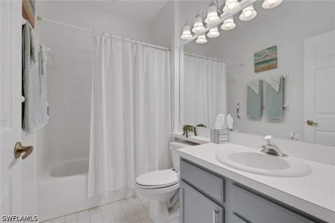 680 Wiggins Lake Dr 202, Naples FL - photo 10 of 28