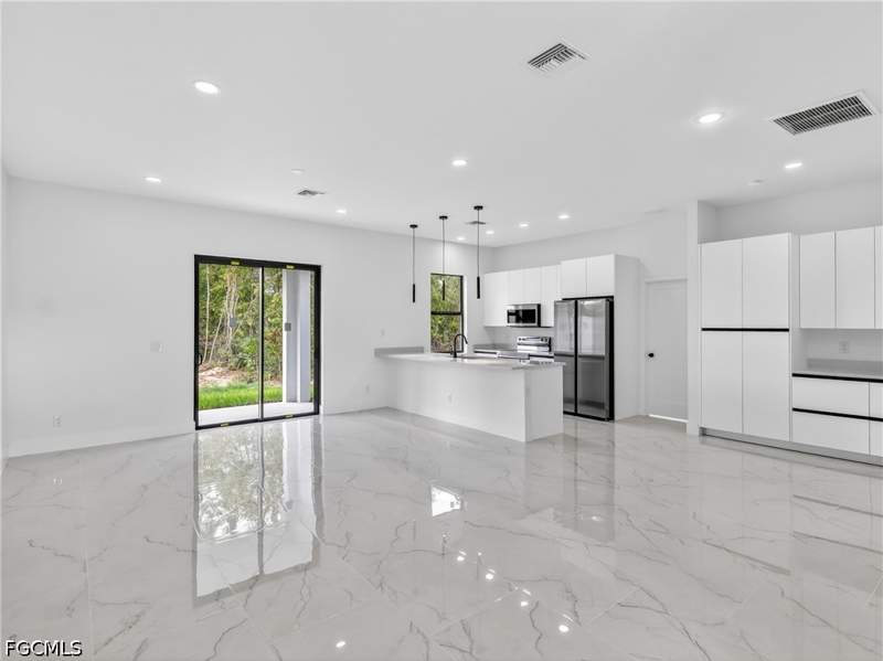 3 bedroom SingleFamilyResidence at 792 Bell Blvd S, Lehigh Acres, Lehigh Acres — photo 4