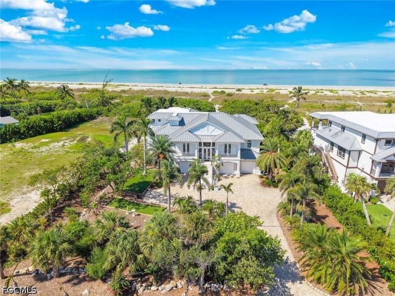 4 bedroom SingleFamilyResidence at 4725 Rue Belle Mer, Chateaux Sur Mer Unrec, Sanibel — photo 2