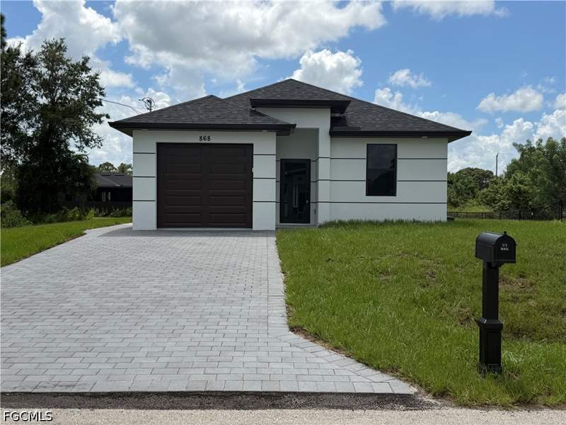 3 bedroom SingleFamilyResidence at 868 Carbon St E, Lehigh Acres, Lehigh Acres — photo 2