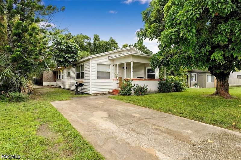 3 bedroom SingleFamilyResidence at 1718 Sunset Pl, Foleys Highland Park, Fort Myers — photo 2