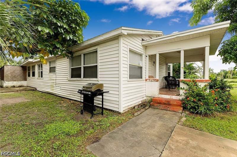 3 bedroom SingleFamilyResidence at 1718 Sunset Pl, Foleys Highland Park, Fort Myers — photo 4