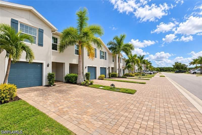 3 bedroom Townhouse at 15449 Wildflower Cir, Meadowood, Naples — photo 3