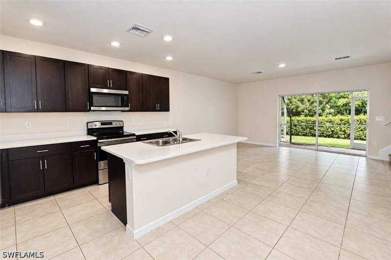 3 bedroom Townhouse at 15449 Wildflower Cir, Meadowood, Naples — photo 5