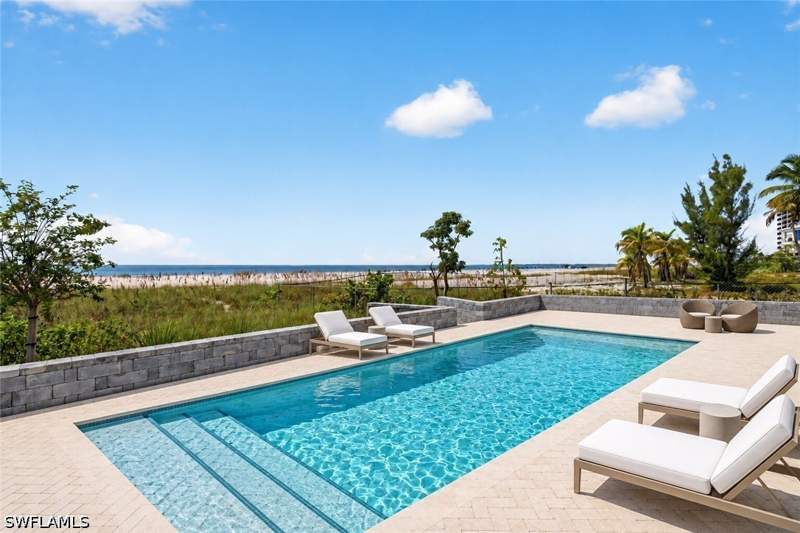 6 bedroom SingleFamilyResidence at 61 Mango St, Seagrape, Fort Myers Beach — photo 4