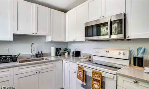 3067 Royal Palm Ave, Fort Myers FL - photo 8 of 24