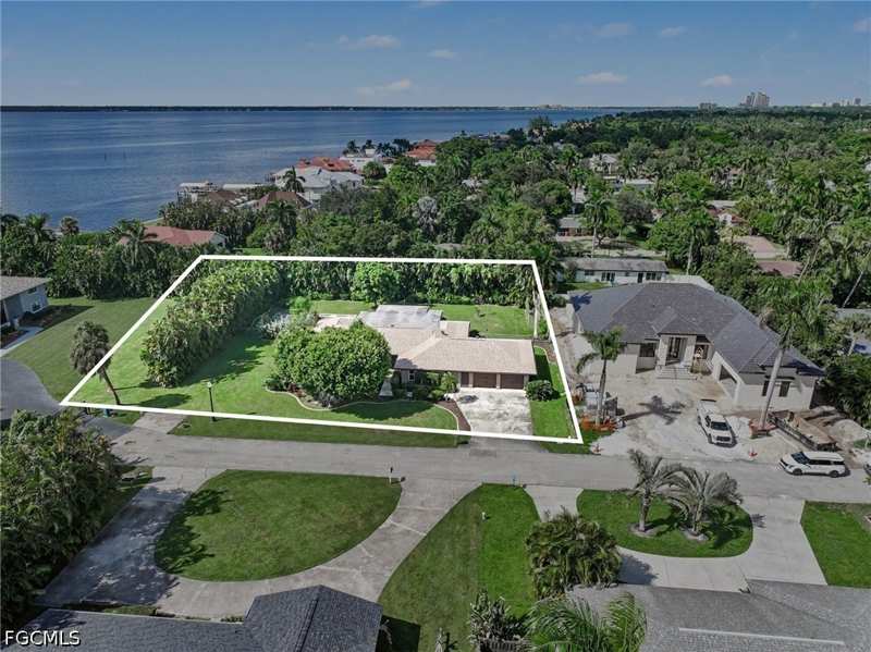 4 bedroom SingleFamilyResidence at 1309 Jambalana Ln, Fort Myers, Fort Myers — photo 1