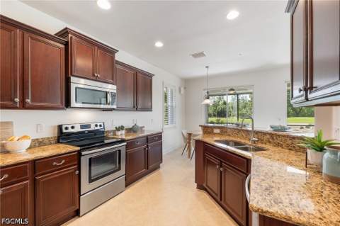 10361 Glastonbury Cir 101, Fort Myers FL - photo 10 of 32