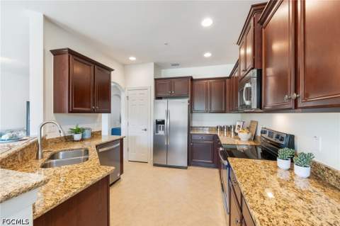 10361 Glastonbury Cir 101, Fort Myers FL - photo 9 of 32