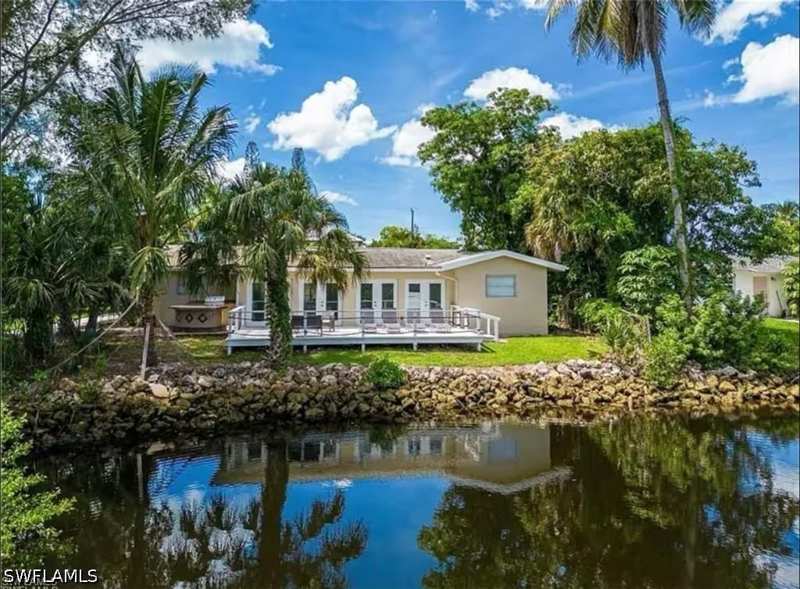 3 bedroom SingleFamilyResidence at 514 14th St N, River Park, Naples — photo 1