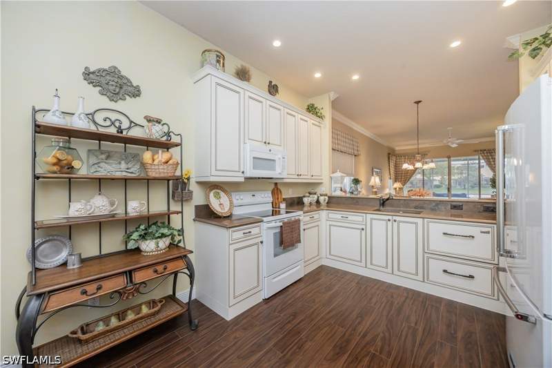 2 bedroom Attached at 6541 Ilex Cir, Wellington At Lone Oak, Naples — photo 5