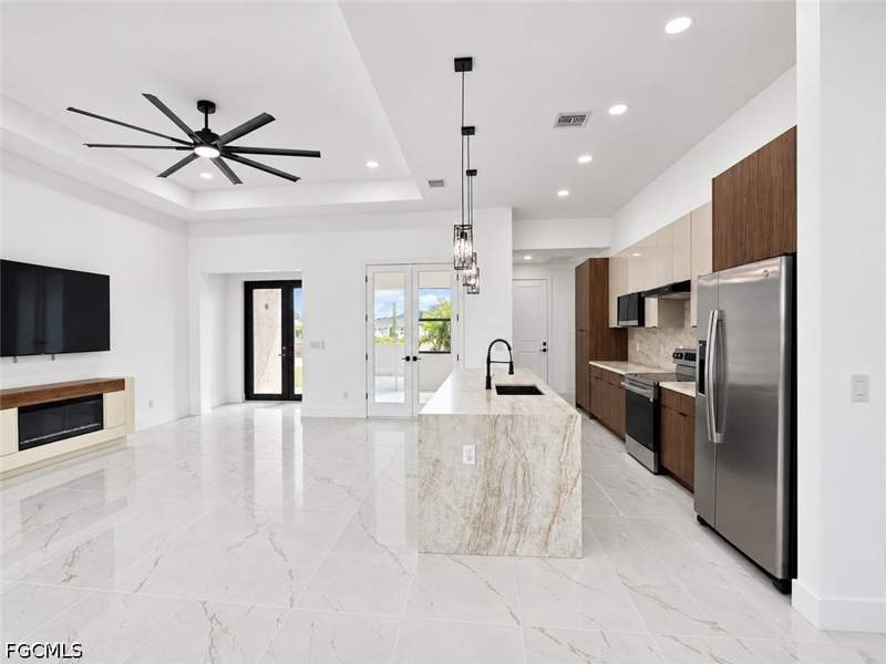 3 bedroom SingleFamilyResidence at 2127 NE 34th Ter, Cape Coral, Cape Coral — photo 4