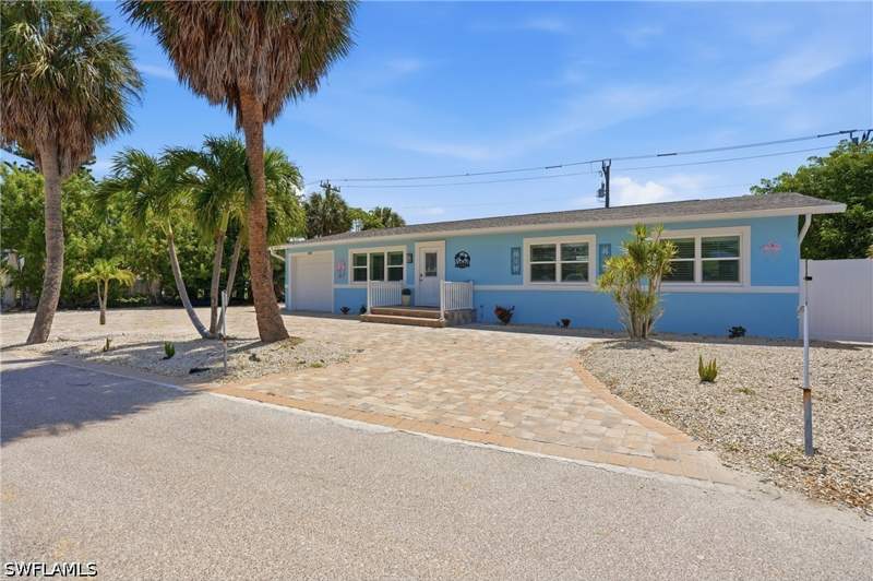 4 bedroom SingleFamilyResidence at 240 Fairweather Ln, Beach Estates, Fort Myers Beach — photo 3