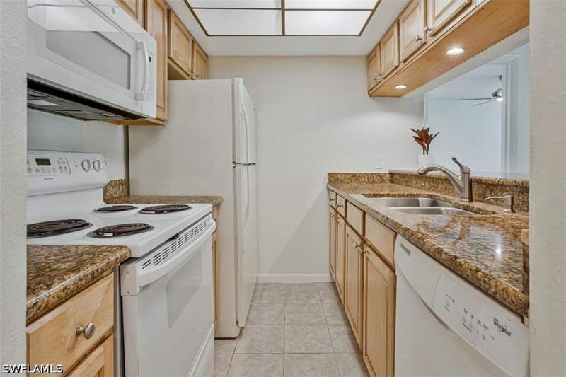 2 bedroom Condominium at 4287 27th Ct SW 102, Fairways At Par Two, Naples — photo 2